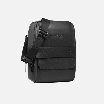 Borsello tozzo con tasca davanti piccolo porta ipad mini Piquadro Solm Nero