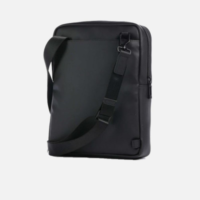 Borsello tozzo con tasca anteriore porta ipad gommato Piquadro Wollen Wet Nero